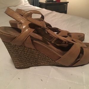 Aerosoles tan wedges